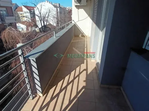 Izdavanje, četvorosoban stan, 100m², Centar, Novi Sad - image 18