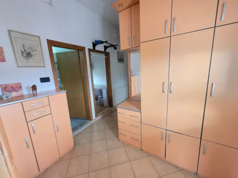 Izdavanje, dvosoban stan, 85m², Momišići, Podgorica - image 9