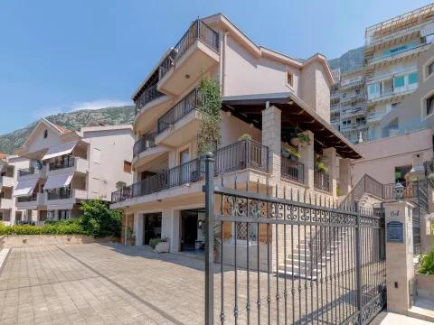 Prodaja, dvosoban stan, 106m², Dobrota, Kotor - image 24