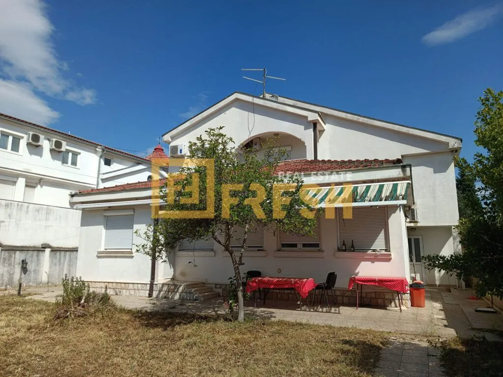 Prodaja, kuća, 380m², Masline, Podgorica