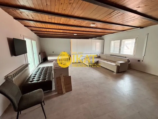 Izdavanje, kuća, 22m², Zemun Centar, Zemun Sve Podlokacije