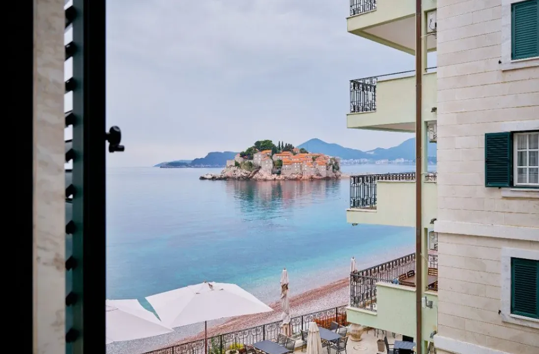 Sale, four bedroom apartment, 95m², Sveti Stefan, Budva
