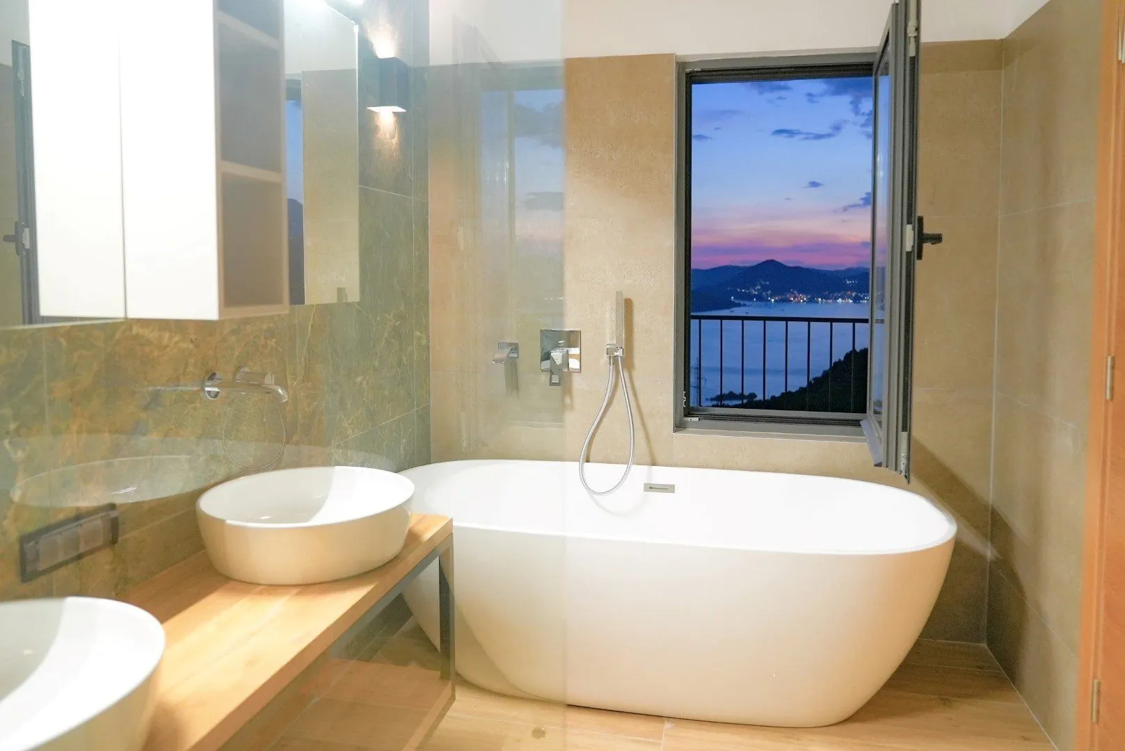 Sale, house, 420m², Blizikuće, Budva