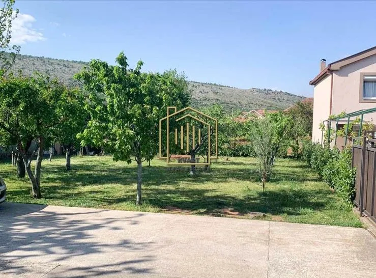 Izdavanje, dvosoban stan, 95m², Tološi, Podgorica