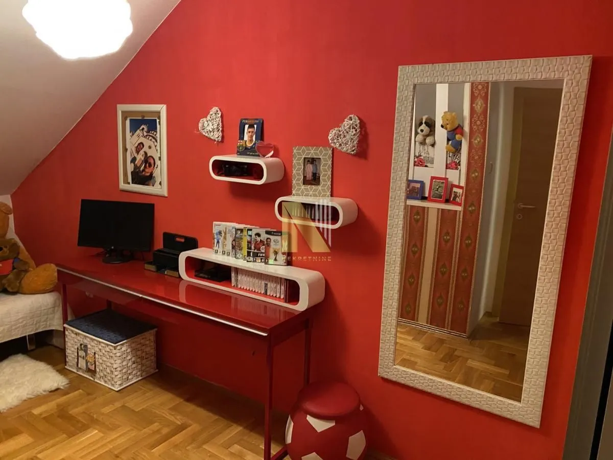 Prodaja, četvorosoban stan, 120m², Novo naselje, Novi Sad