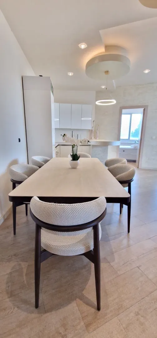 Izdavanje, dvosoban stan, 112m², Budva, Crna Gora