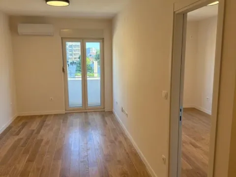 Izdavanje, jednosoban stan, 43m², Central Point, Podgorica - image 6