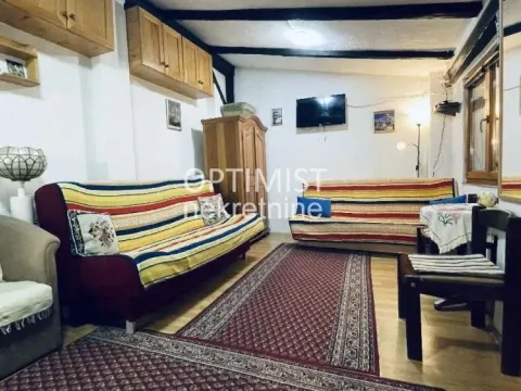 Izdavanje, dvosoban stan, 44m², Zemun Centar, Zemun Sve Podlokacije - image 2