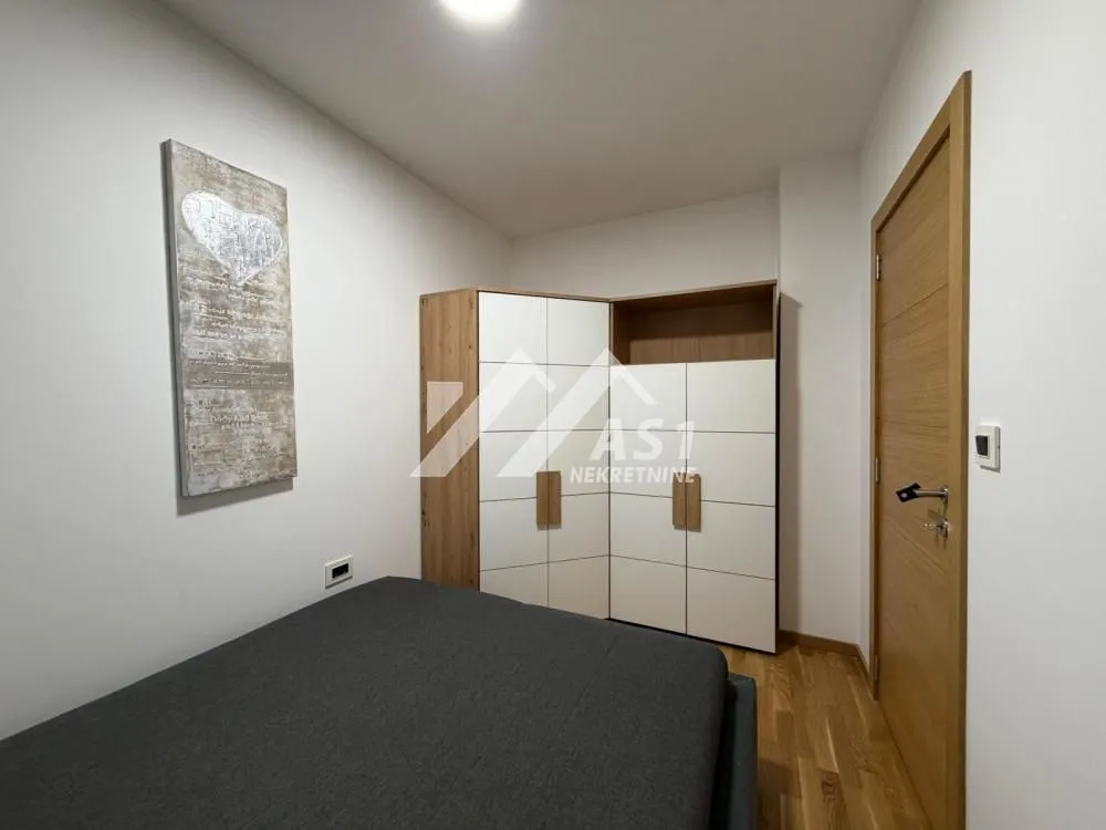 Izdavanje, jednosoban stan, 40m², Bulevar Evrope, Novi Sad Sve Podlokacije