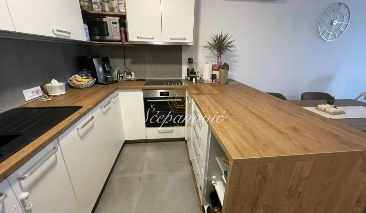 Prodaja, četvorosoban stan, 111m², Bulevar Evrope, Novi Sad Sve Podlokacije