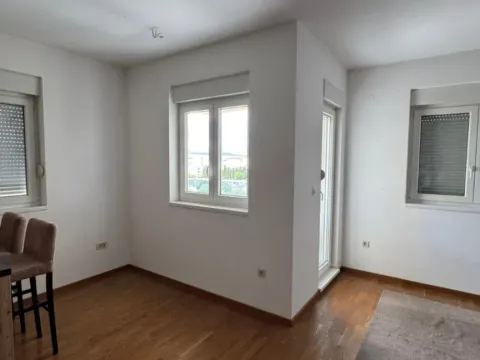 Izdavanje, dvosoban stan, 70m², Zabjelo, Podgorica - image 2