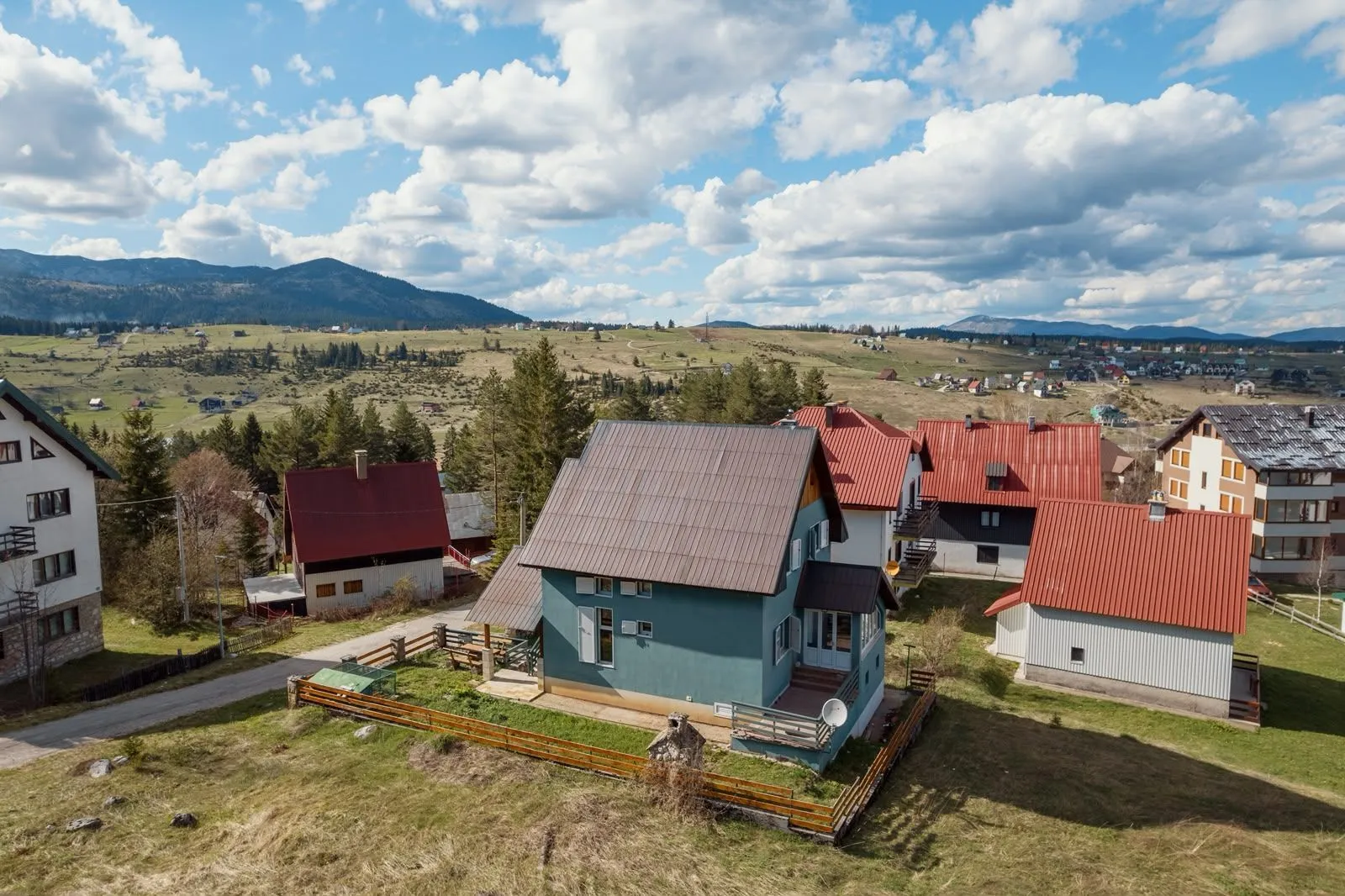 Prodaja, kuća, 200m², Žabljak, Crna Gora