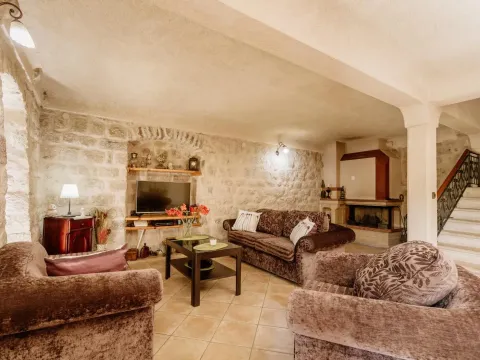 Prodaja, kuća, 370m², Kotor, Crna Gora - image 20