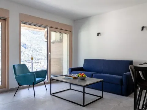 Prodaja, trosoban stan, 192m2, Kotor