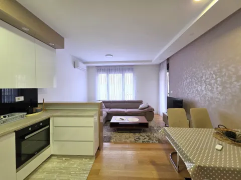 Rent, apartment, 60m², Blok 6, Podgorica - image 4