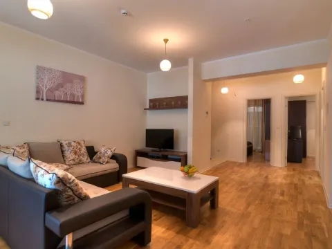 Prodaja, dvosoban stan, 82m², Budva, Crna Gora - image 8