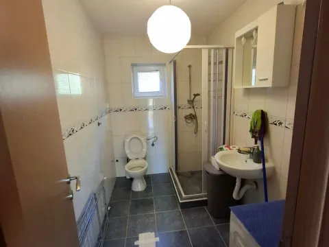 Izdavanje, dvosoban stan, 70m², Radanovići, Kotor - image 10