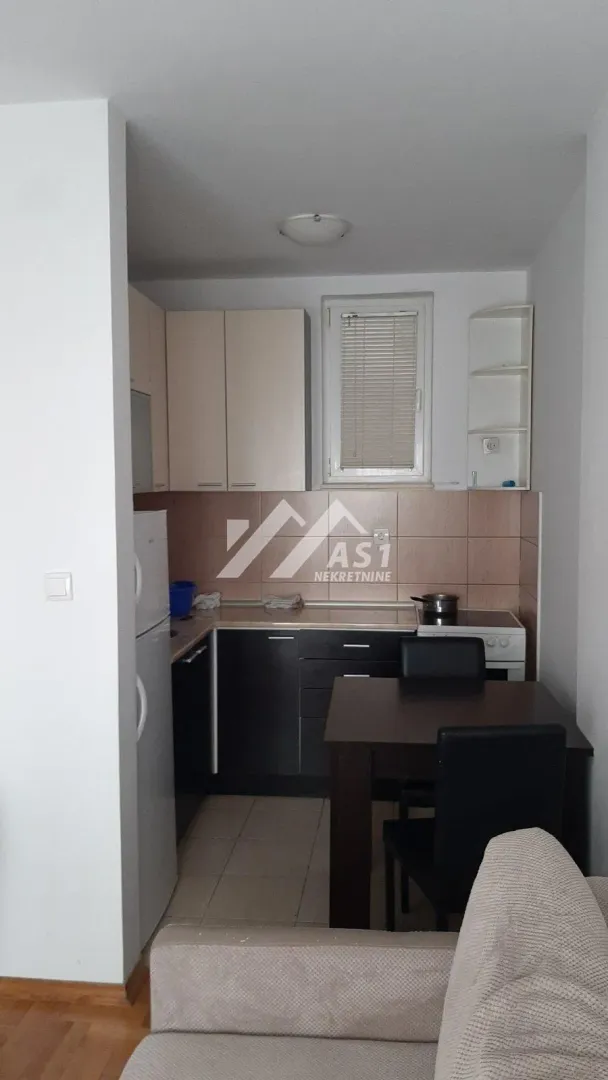 Izdavanje, jednosoban stan, 35m², Adamovićevo Naselje, Novi Sad Sve Podlokacije