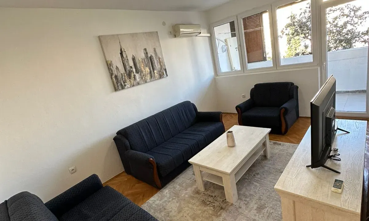 Izdavanje, dvosoban stan, 70m², Gintaš, Podgorica