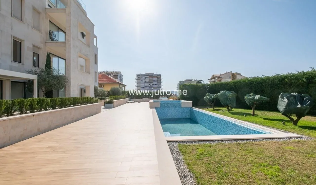 Prodaja, dvosoban stan, 103m², Centar, Tivat