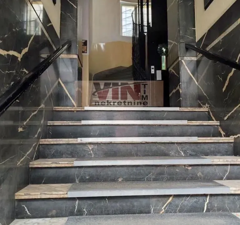 Prodaja, četvorosoban stan, 110m², Savski Venac, Beograd