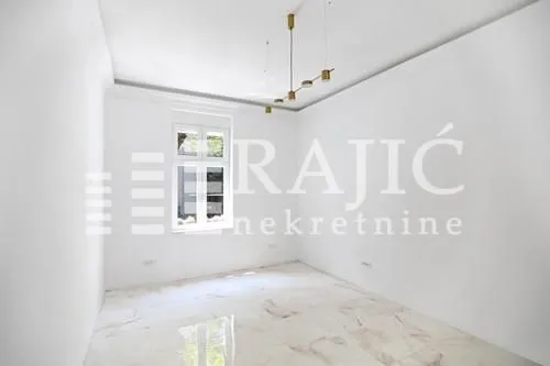 Empty bright room with white walls and a marble floor.