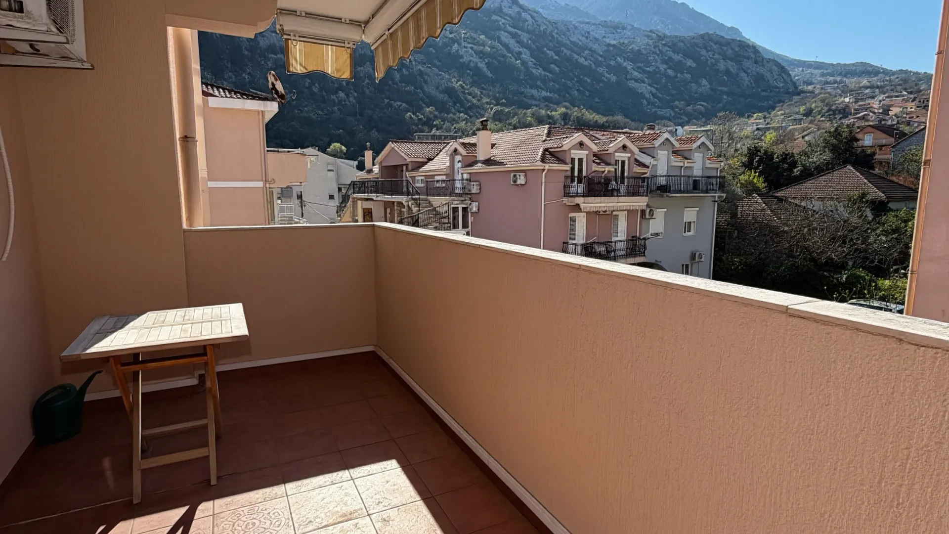 Rent, four bedroom apartment, 120m², Škaljari, Kotor
