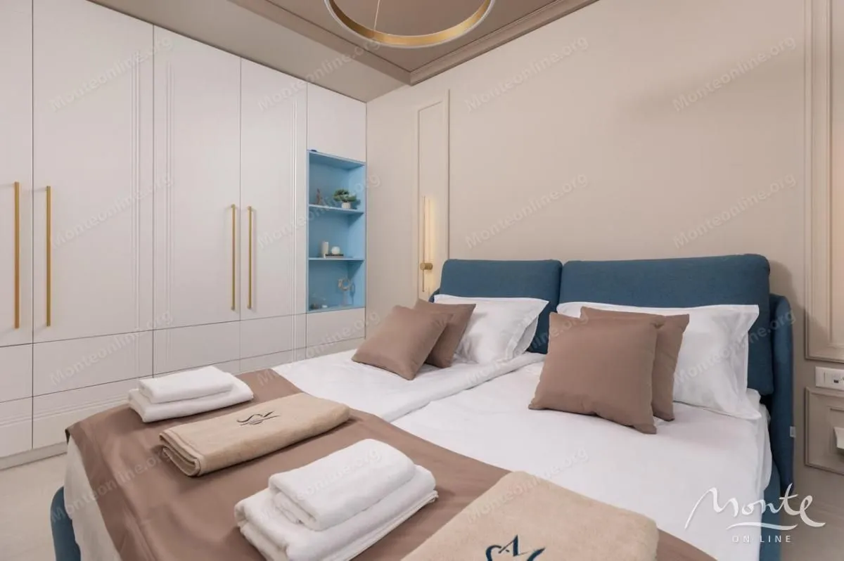 Prodaja, trosoban stan, 204m², Dobrota, Kotor