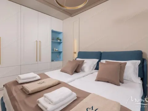 Sale, three bedroom apartment, 204m², Dobrota, Kotor - image 6