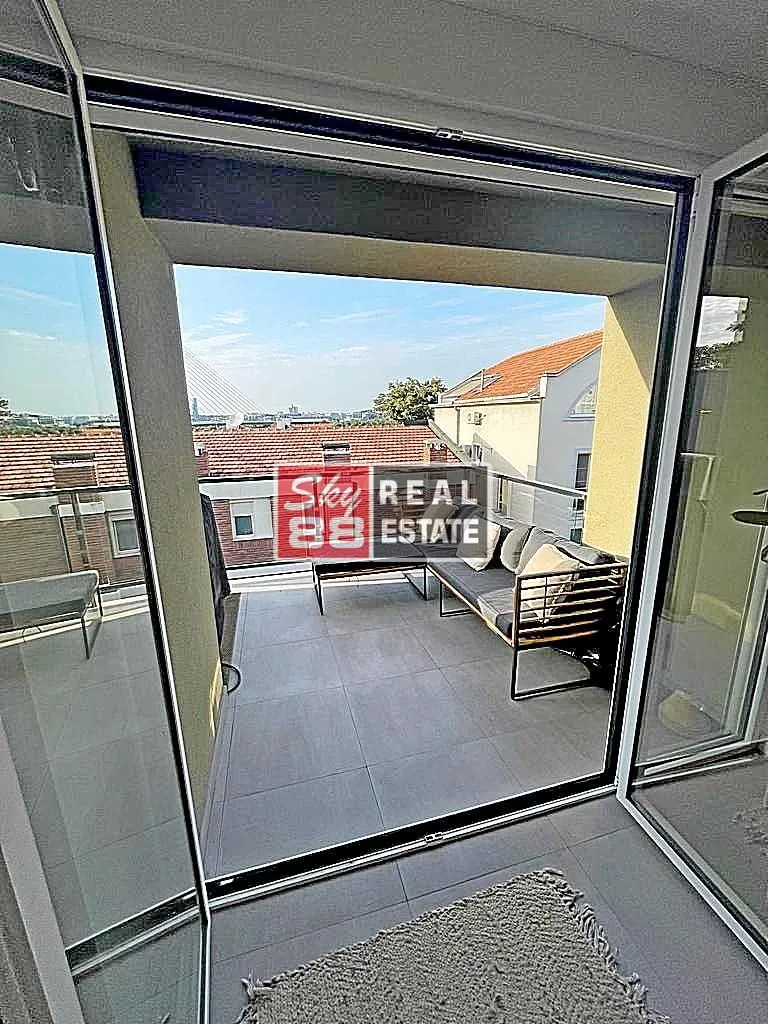 Izdavanje, stan, 180m², Senjak, Beograd