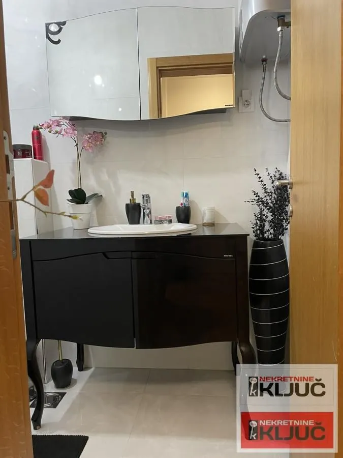 Prodaja, četvorosoban stan, 124m², Grbavica, Novi Sad Sve Podlokacije