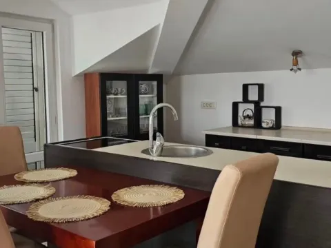 Izdavanje, dvosoban stan, 80m², Centar, Tivat - image 5