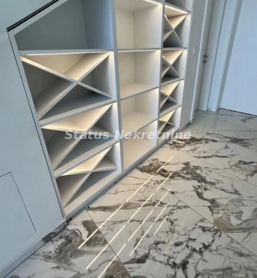 Izdavanje, kuća, 180m², Sremska Kamenica, Petrovaradin