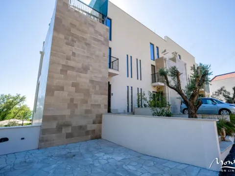 Sale, house, 220m², Reževići, Budva - image 2