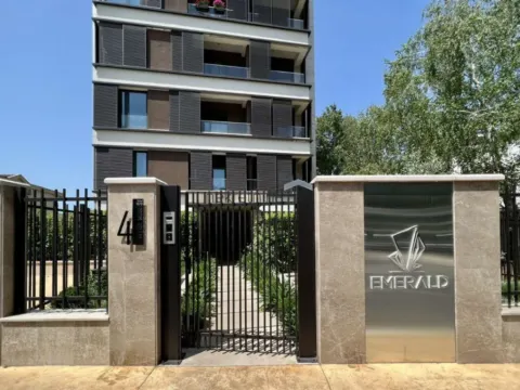 Prodaja, trosoban stan, 142m², Podgorica, Crna Gora - image 2