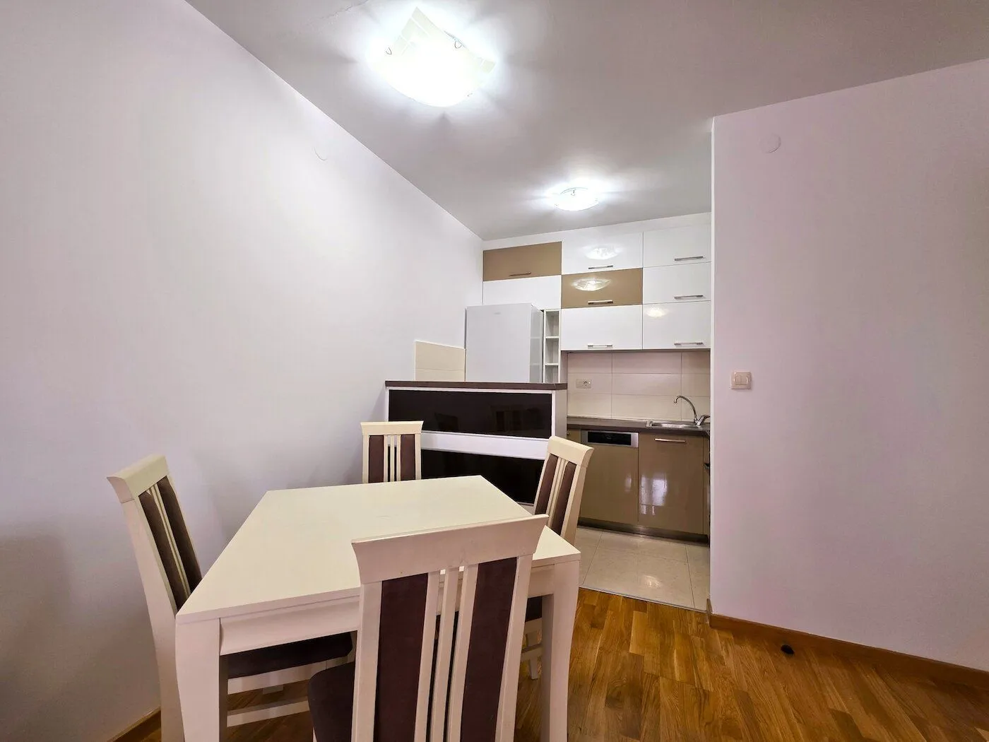 Kitchen with a dining area and a dining table with chairs.