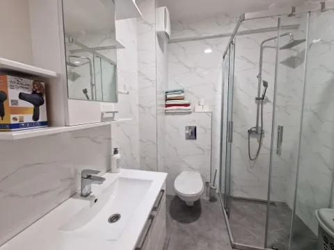 Izdavanje, jednosoban stan, 43m², Bečići, Budva - image 23