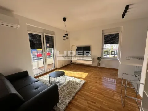 Rent, two bedroom apartment, 50m², Hala Pionir, Palilula Sve Podlokacije - image 1