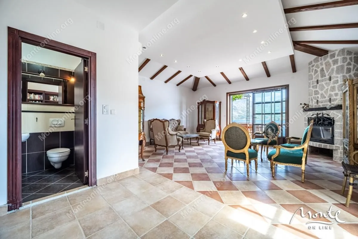 Prodaja, dvosoban stan, 92m², Kostanjica, Kotor