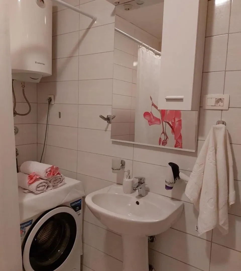 Rent, one bedroom apartment, 45m², Bečići, Budva