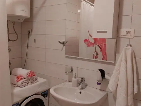 Rent, one bedroom apartment, 45m², Bečići, Budva - image 8