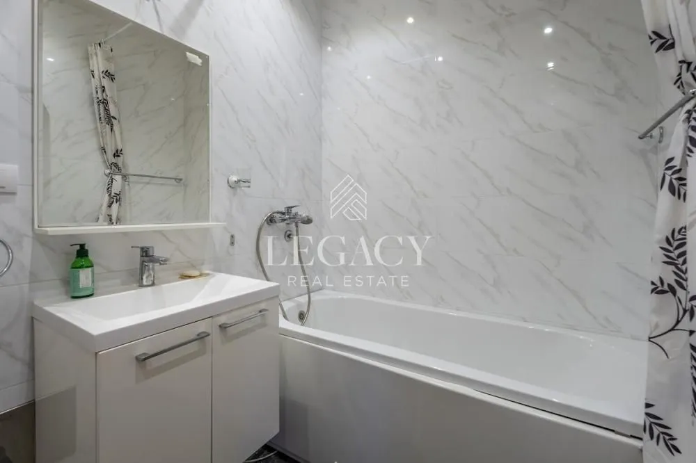 Prodaja, četvorosoban stan, 140m², Šumice, Beograd
