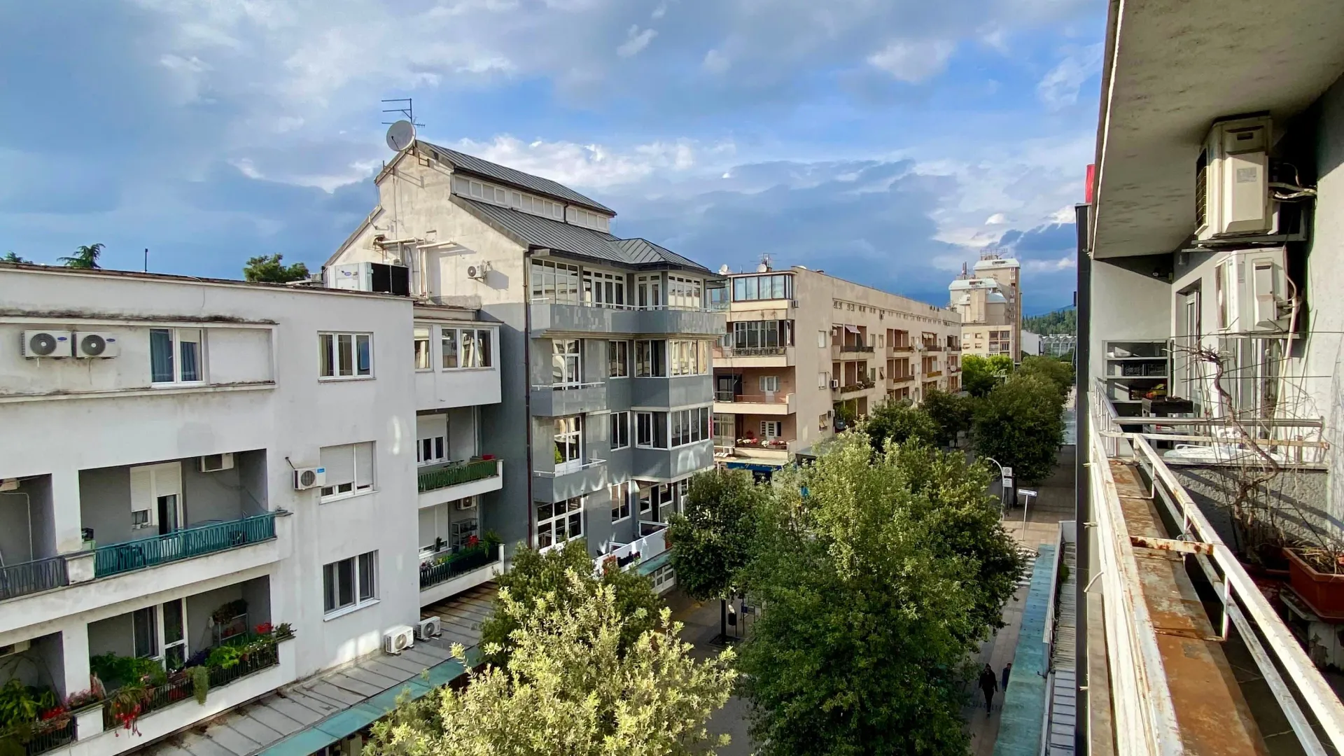 Izdavanje, dvosoban stan, 97m², Centar, Podgorica
