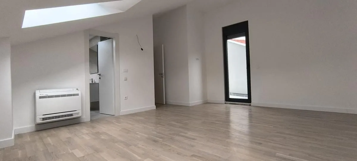 Prodaja, dvosoban stan, 126m², Dobrota, Kotor