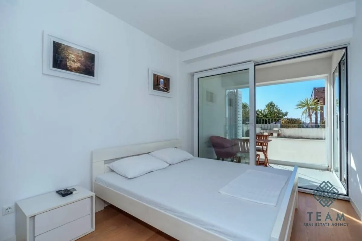 Rent, three bedroom apartment, 72m², Pržno, Budva