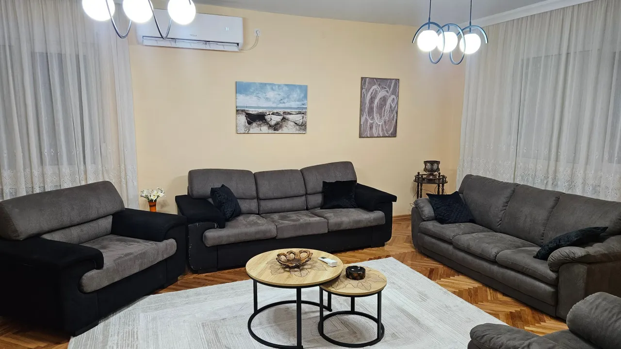 Rent, house, 200m², Gornja Gorica, Podgorica
