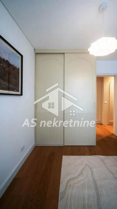 Izdavanje, trosoban stan, 100m², Vračar Sve Podlokacije, Beograd