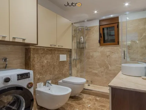 Izdavanje, kuća, 170m², Dajbabe, Podgorica - image 14