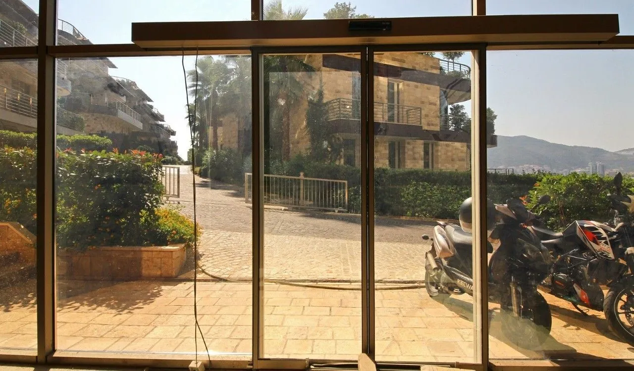 Prodaja, poslovni prostor, 626m², Zavala, Budva