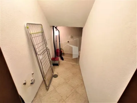 Sale, house, 180m², Tološi, Podgorica - image 14